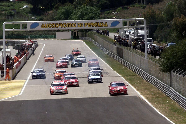 European Super Touring Cup Enna-Pergusa, Italy, 30th April 2000. Start of the race. PhotoPhoto4  /  LAT Tel: +44 (0) 208 251 3000 Fax: +44 (0) 208 251 3001 E-mail: digital@latphoto. co. uk