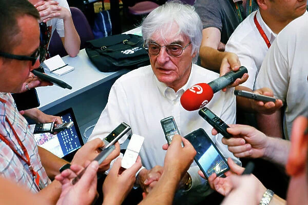 F1 Formula 1 Formula One Portrait Journalist