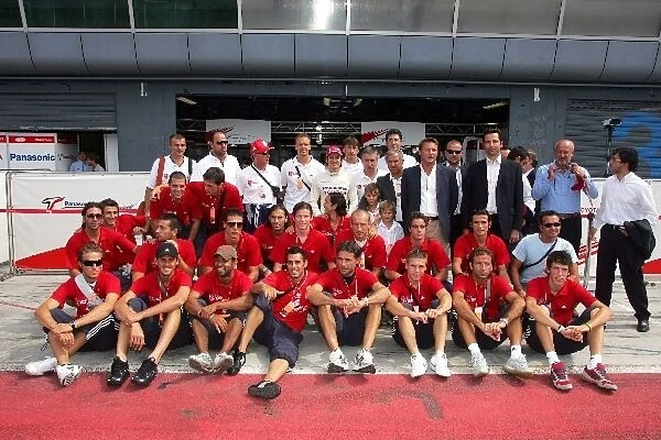F1 Testing: Jarno Trulli Toyota TF106 and the players and staff from Monza FC