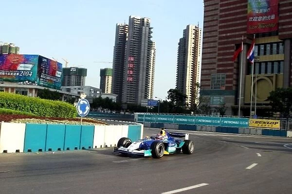 DTM. Felipe Massa (BRA) demonstrates the Sauber Petronas C22 around the