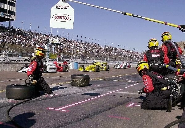 De Ferran, Hornish, and Castroneves, pass by Al Unser Jr.s pit box during the Copper World 200