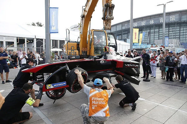 FIA Formula E - Race Beijing E-Prix, China Saturday 13 September 2014. The damaged car of Nick Heidfeld (Venturi) is returned to the pits after his crash with Nicolas Prost (eDAMS) at the end of the race