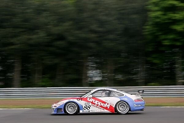 FIA GT Championship: Tim Sugden GruppeM Racing Porsche 911 GT3-RSR