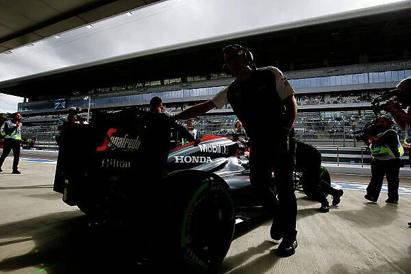 Formula 1 One F1 Gp Garage