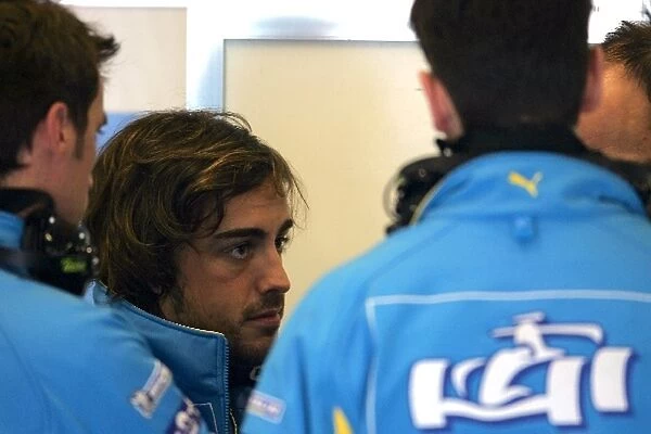 Formula 1 Testing: Fernando Alonso Renault talks to his engineers