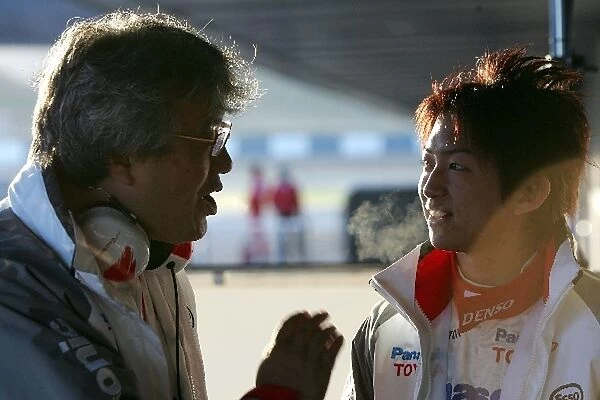 Formula 1 Testing: Kohei Hirate Toyota talks with an engineer