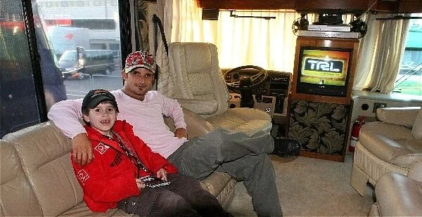 Formula 1 Testing: Max Sutton with Vitantonio Liuzzi Scuderia Toro Rosso