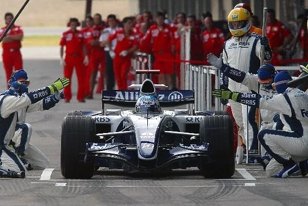 Formula 1 Testing: Williams practice pit stops with Alex Wurz Williams test driver