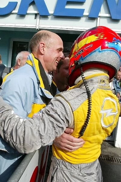 Formula 3 EuroSeries: Race 1 winner Timo Glock, OPC Team KMS, Dallara-Opel, receives congratulations from Volker Strycek, Opel Motosport Director