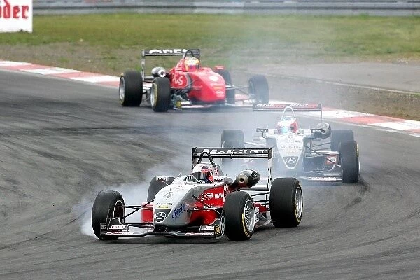 Formula 3 Euroseries: Robert Kubica, Mucke Motorsport, Dallara F3-02 Mercedes, locking up under braking