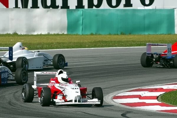 Formula BMW Asia: J. Veerapan spins at the first corner
