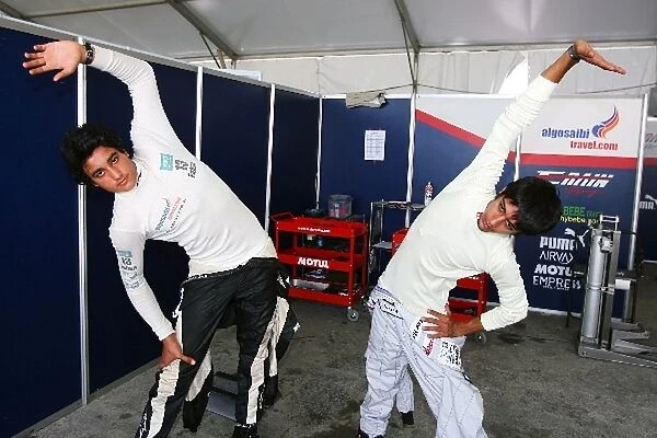 Formula BMW Pacific: Drivers limber up before practice