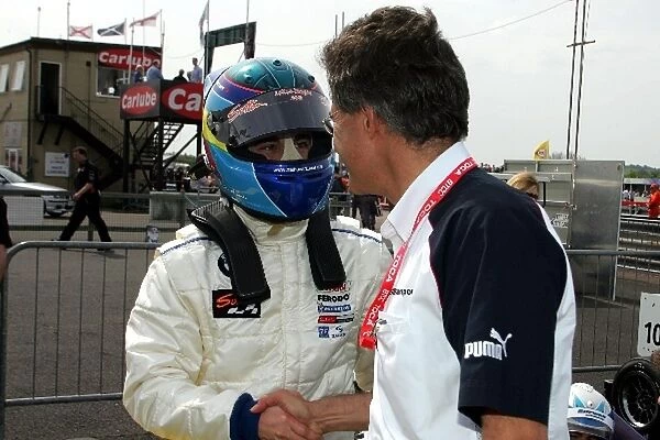 Formula BMW UK Championship: Mario Theissen meets Nathan Antunes Motaworld Racing in the assembly area