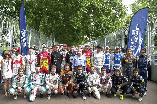 Formula E. Drivers group photo with Jean Todt 