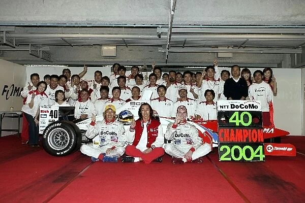 Formula Nippon Championship: Richard Lyons celebrates winning the 2004 Formula Nippon Championship with his DoCoMo Dandelion Team