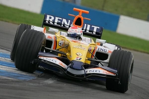 Formula Renault UK: Jonathan Cochet demonstrates a Renault R26 F1 car