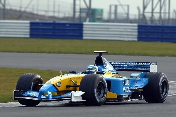 Formula One Testing: Allan McNish continues to test the Renault R23