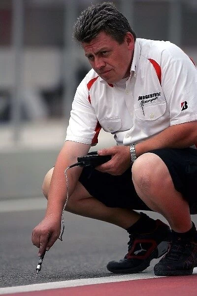 Formula One Testing: Bridgestone Engineer takes track temperature