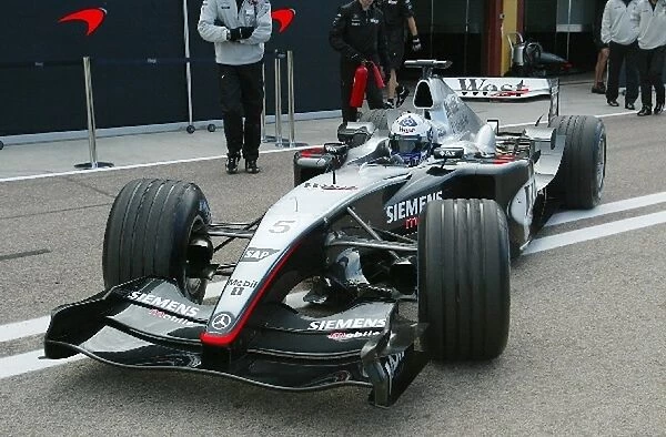 Formula One Testing: David Coulthard debuts the new McLaren Mercedes MP4  /  19