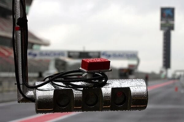 Formula One Testing: Ferrari pitstop traffic light
