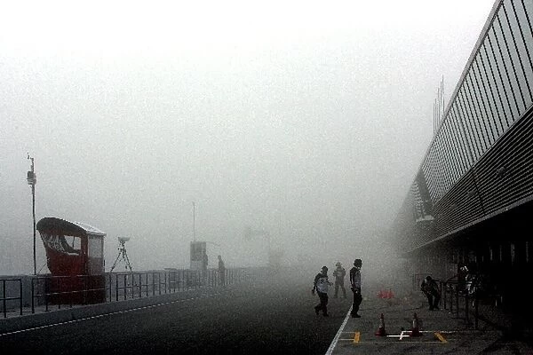 Formula One Testing: A foggy Jerez: Formula One Testing, Jerez, Spain, 8 December 2004