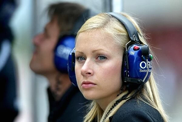 Formula One Testing: The girlfriend of Scott Dixon