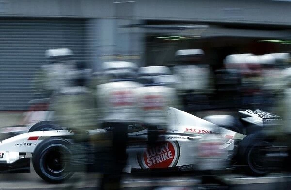 Formula One Testing: Jacques Villeneuve BAR Honda 004 prepares to practice a pit stop