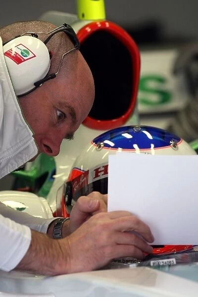 Formula One Testing: Jock Clear Honda Senior Race Engineer talks with Rubens Barrichello Honda Racing F1 Team