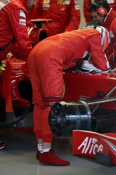 Formula One Testing: Kimi Raikkonen Ferrari suffers with back problems and an uncomfortable seat