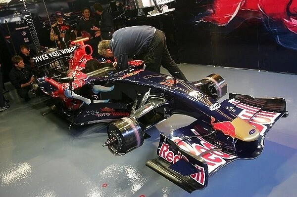 Formula One Testing: The new Scuderia Toro Rosso STR2