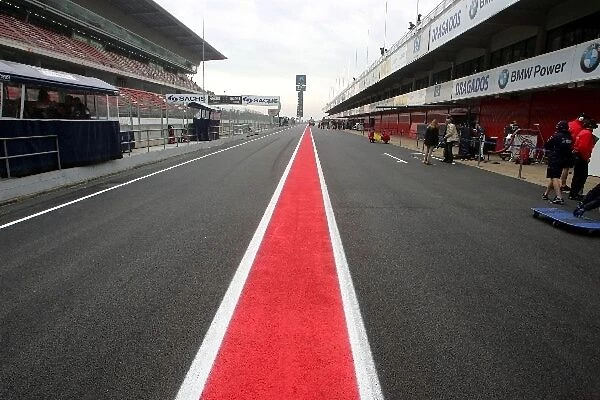 Formula One Testing: New tarmac in the pit lane