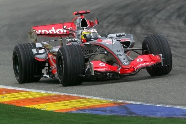 Formula One Testing: Pedro De La Rosa Mclaren MP4  /  22