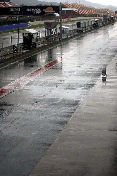 Formula One Testing: Rain empties the pitlane