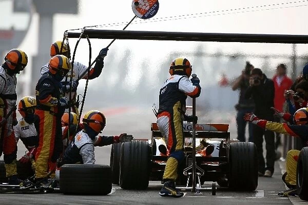 Formula One Testing: Renault make a pit stop