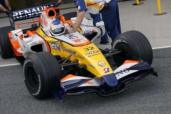 Formula One Testing: Renault not running wheel fairings on the car of Nelson Piquet Jr. Renault R27 today