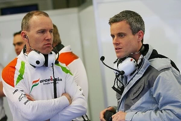 Formula One Testing: Simon Roberts Force India F1 Chief Operating Officer talks with Dominic Harlow Force India F1 Chief Race Engineer