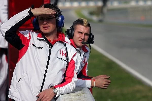 Formula One Testing: Super Aguri F1 Team engineers on the pit wall