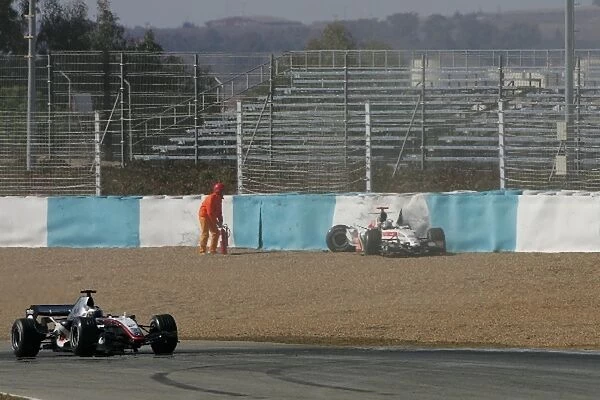 Formula One Testing: Takuma Sato BAR Honda 007 had a big crash at turn 1