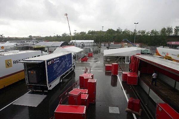 Formula One Testing: Teams pack up in the rain