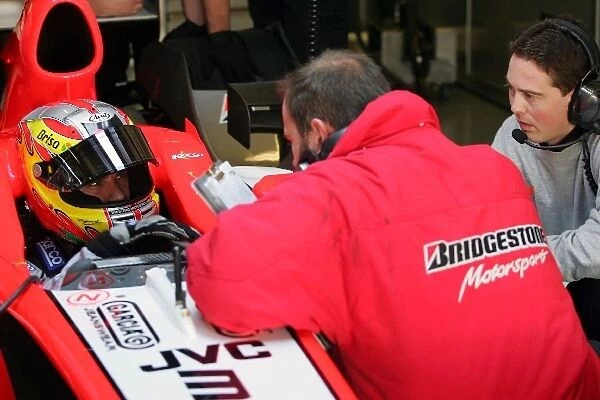 Formula One Testing: Tiago Monteiro MF1 Racing chats to a Bridgestone engineer
