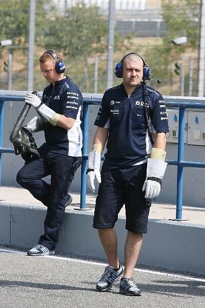 Formula One Testing: Williams mechanics wear gloves as protection against possible KERS shocks