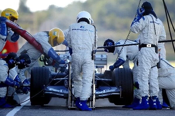 Formula One Testing: Williams practice their pit stops