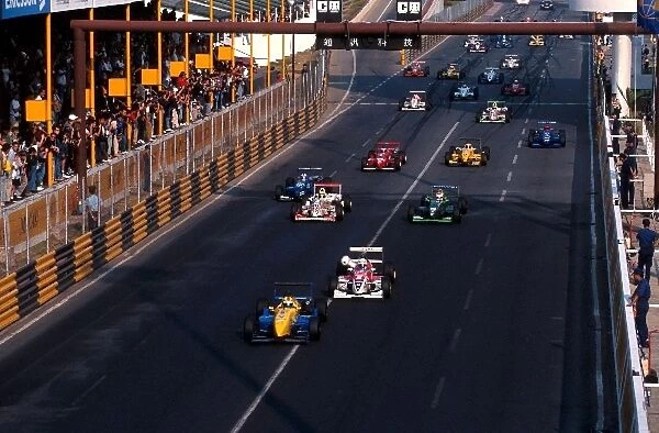 Formula Three: Enrique Bernoldi Dallara F398-Renault leads away from the start. He would finish third