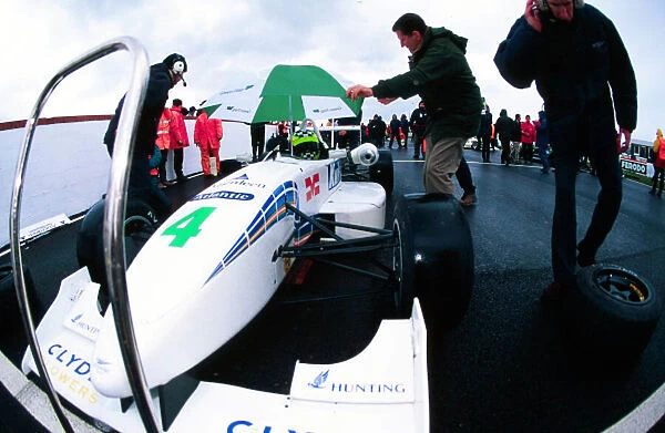 Formula Three-Jody Scheckter helps - start grid