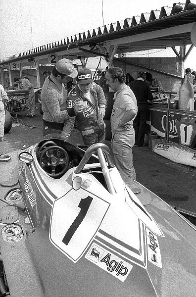 Formula One World Championship: 1976 Formula One World Championship contender Niki Lauda, Ferrari 312T2, talks to mechanics in the pit lane