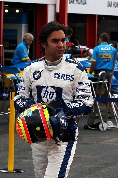 Formula One World Championship: Antonio Pizzonia BMW Williams returns to the pits after crashing during practice