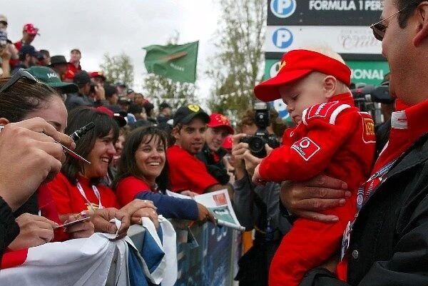 Formula One World Championship: Aussie fans go mad and want the autograph of 3 year old Rebecca Brady-Forsey
