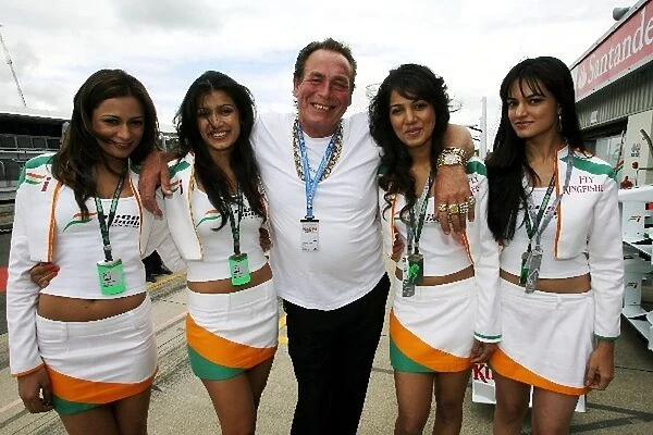 Formula One World Championship: Bobby George Darts Legend with the Fly Kingfisher Speed Divas