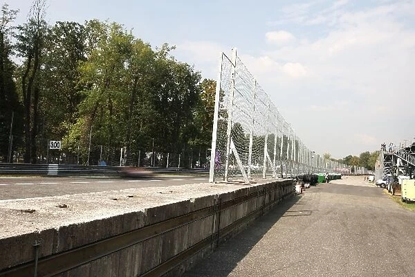 Formula One World Championship: Circuit wall and fence