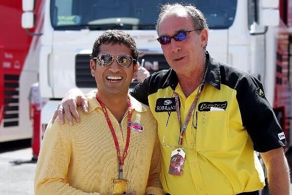 Formula One World Championship: Cricketer Sachin Tendulkar with a Jordan team member